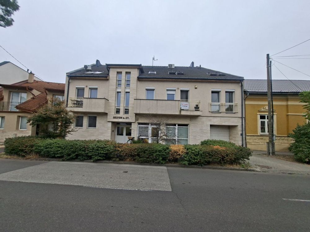 Nyíregyháza, Selyem utca 27. társasház